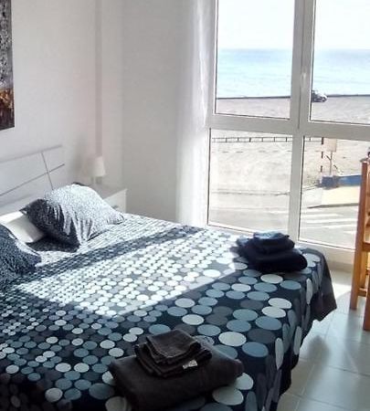 Un Dormitorio Frente Playa El Medano Bagian luar foto